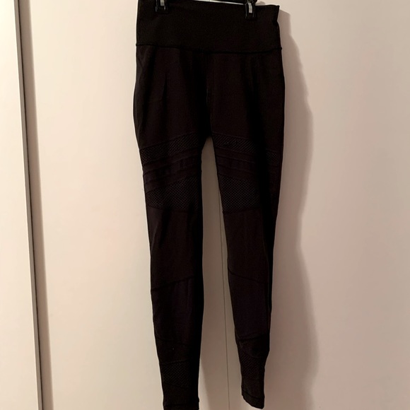 Size 8 Lululemon tights - Picture 2 of 6